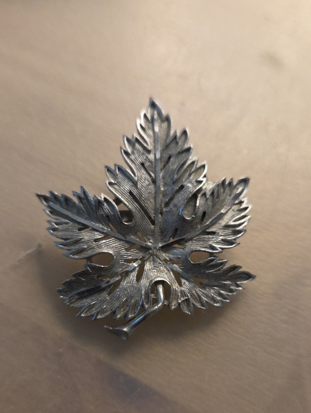 Vintage Silver Tone Dimensional Maple Leaf Brooch Pin 2"